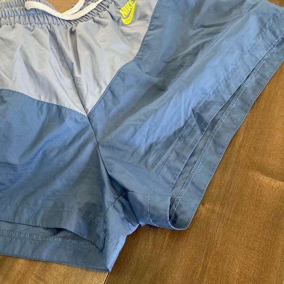 Women’s Nike athletic shorts - Picture 5 of 6